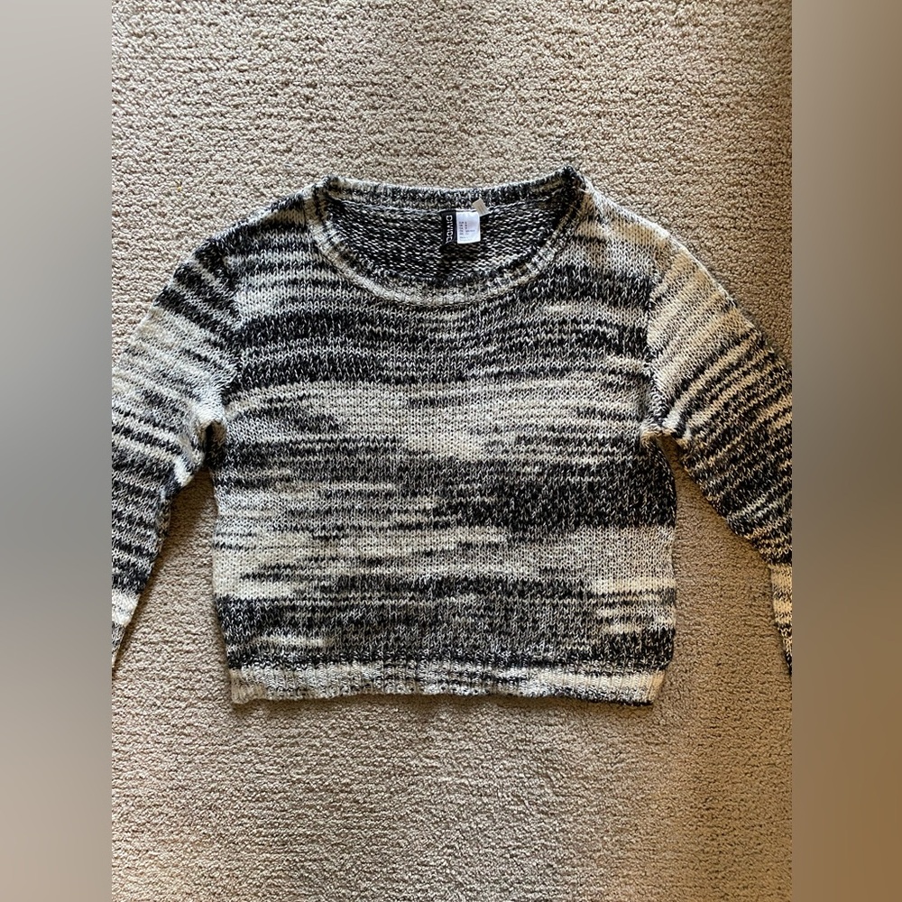 Divided knit sweater - black and white long sleeve